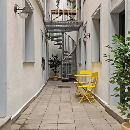 Two Bdr In Old Town