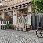 Two Bdr In Old Town