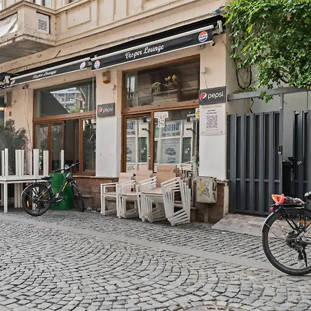 Two Bdr In Old Town